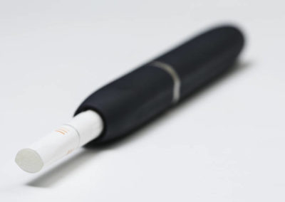 Novo aparelho de cigarro eletrônico (da marca IQOS) que promete redução de danos para a saúde de fumantes